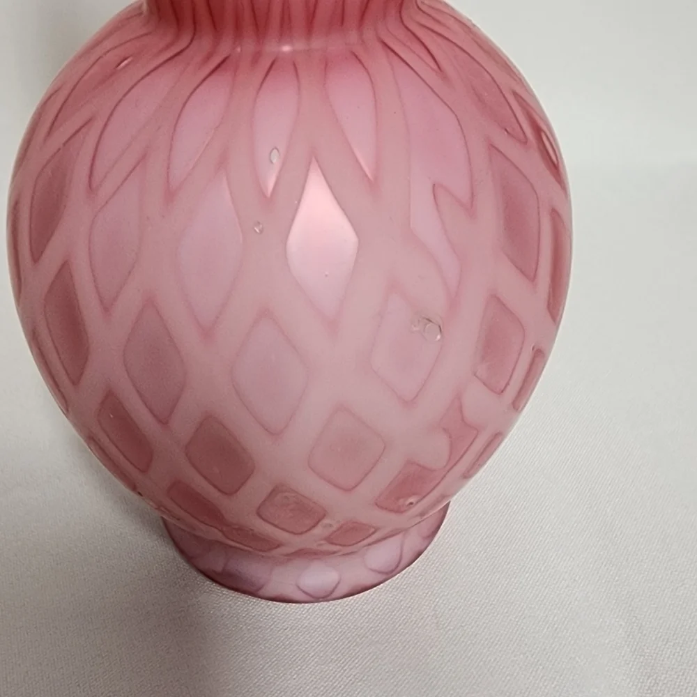 Antique MT. WASHINGTON CRANBERRY PEACH BLOW GLASS DIAMOND QUILTED 6.5
